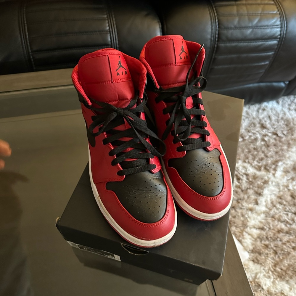 Jordan 1 Mid - Picture 2 of 8